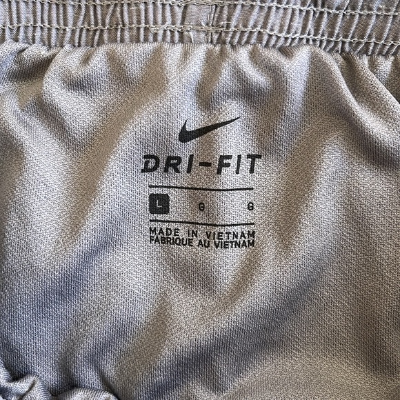 Nike Girls Shorts - Picture 3 of 4